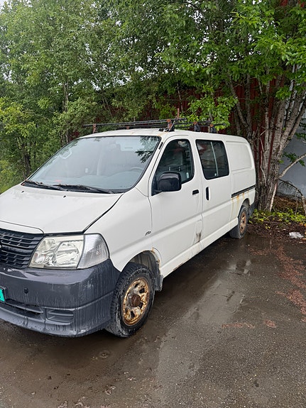 Toyota HiAce 2 of 4