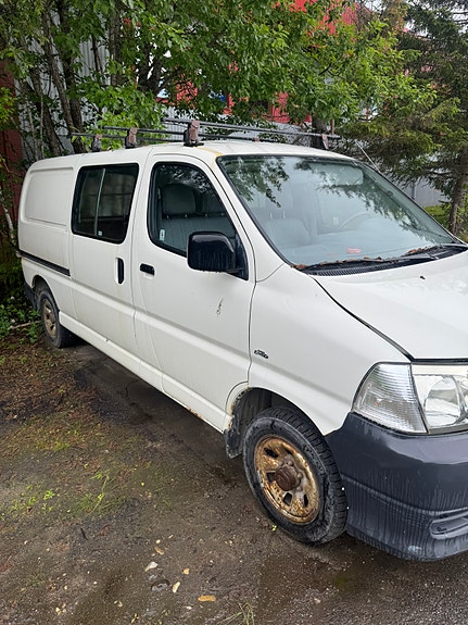Toyota HiAce 3 of 4