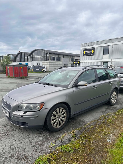 Volvo V50 2 of 10