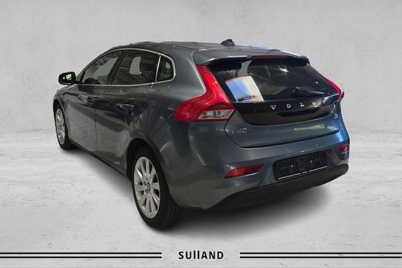 Volvo V40 3 of 17