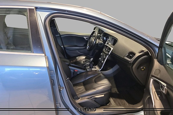 Volvo V40 14 of 17