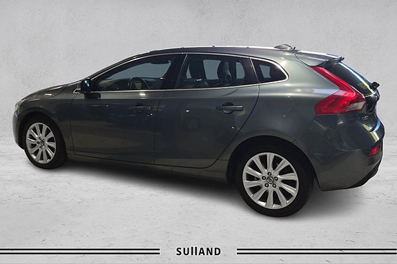 Volvo V40 2 of 17