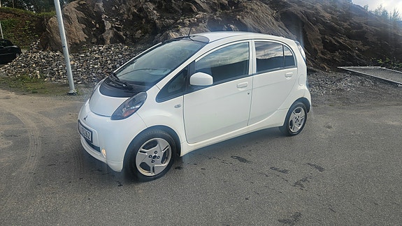 Mitsubishi i-Miev 3 of 8