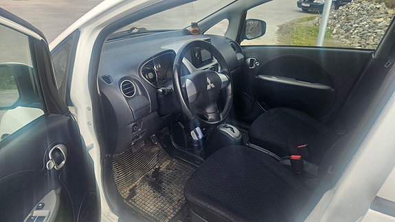 Mitsubishi i-Miev 7 of 8