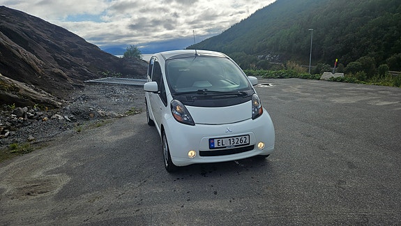 Mitsubishi i-Miev 2 of 8