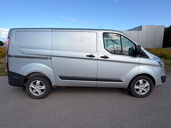 Ford Transit Custom 2 of 6