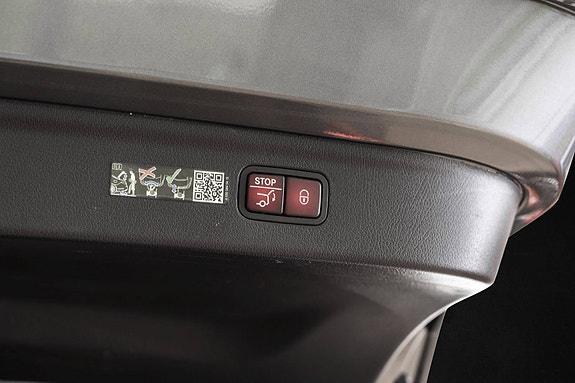 Mercedes-Benz EQE SUV 25 of 29