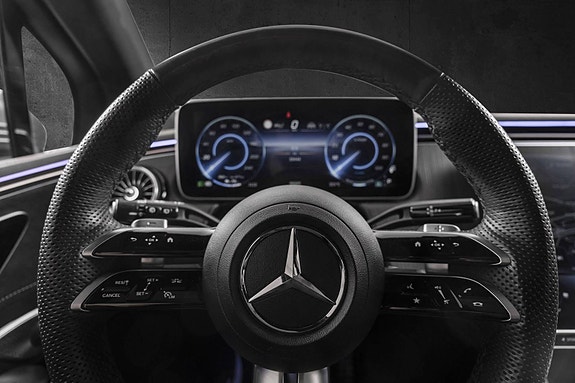 Mercedes-Benz EQE SUV 16 of 29