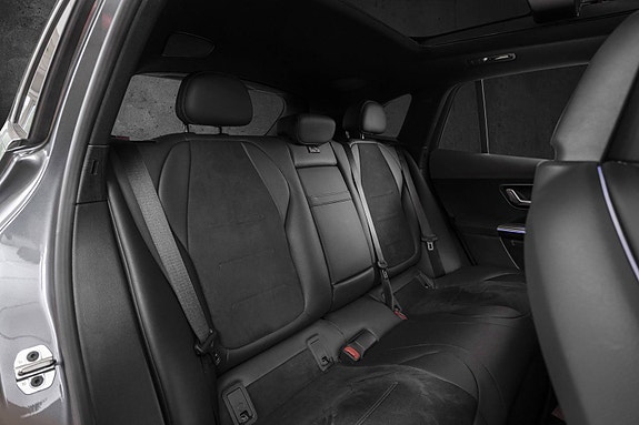 Mercedes-Benz EQE SUV 27 of 29