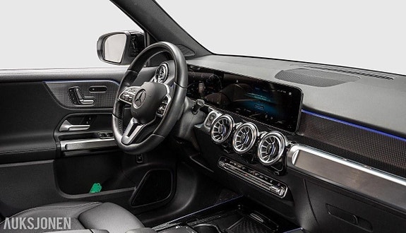 Mercedes-Benz EQB 16 of 19