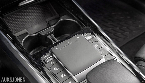 Mercedes-Benz EQB 14 of 19