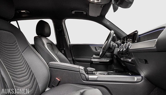 Mercedes-Benz EQB 17 of 19