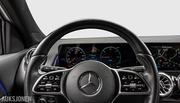 Mercedes-Benz EQB 11 of 19