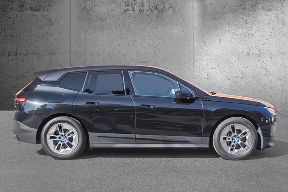BMW iX 6 of 30