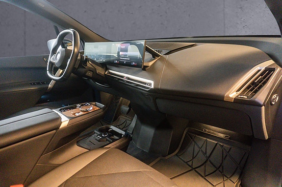 BMW iX 17 of 30