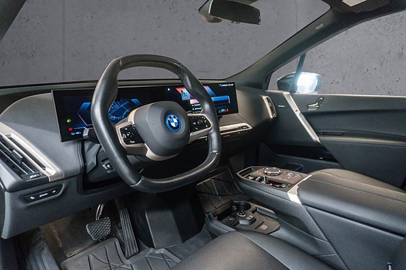 BMW iX 15 of 30
