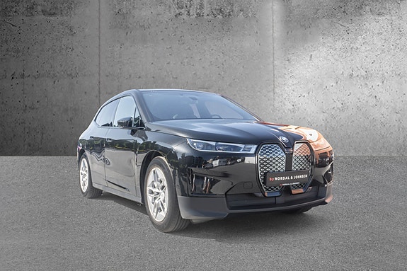 BMW iX 7 of 30