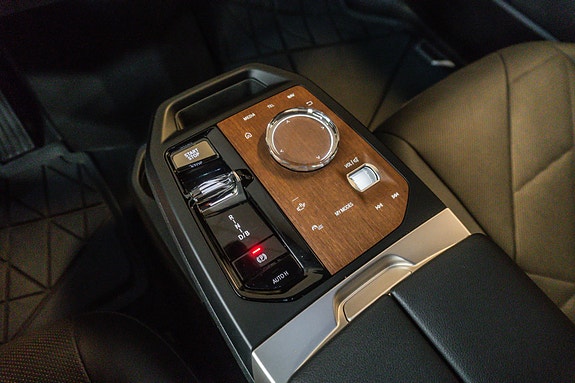 BMW iX 30 of 30