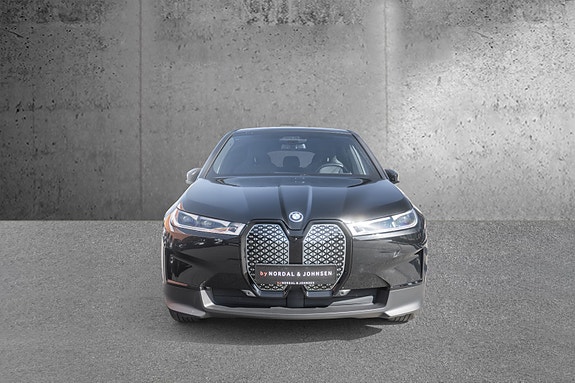 BMW iX 8 of 30