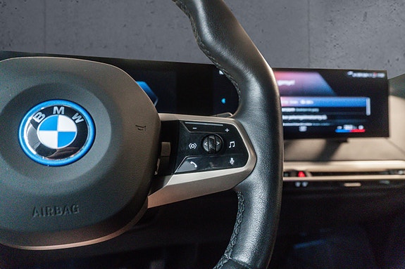 BMW iX 26 of 30