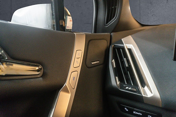 BMW iX 28 of 30