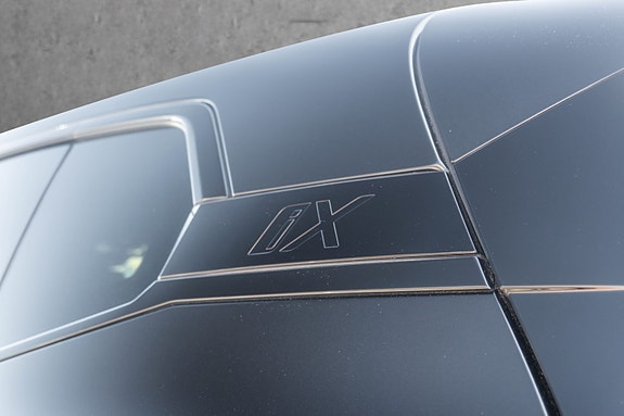 BMW iX 12 of 30