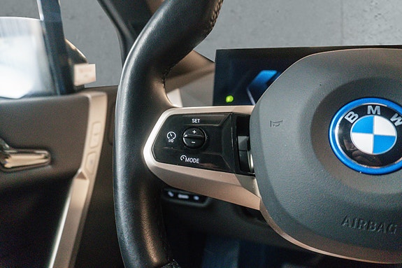 BMW iX 25 of 30