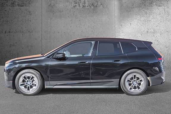 BMW iX 2 of 30