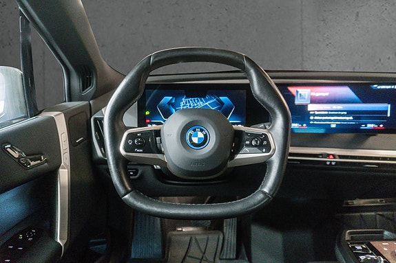 BMW iX 24 of 30