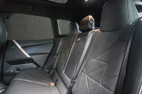 BMW iX 19 of 30