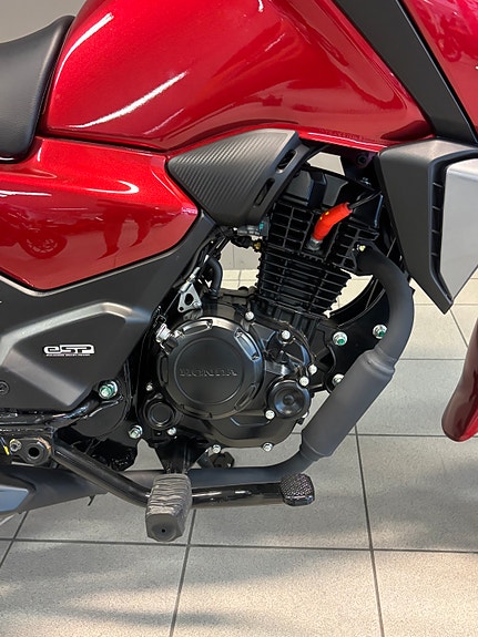 Honda CB 125F 5 of 7