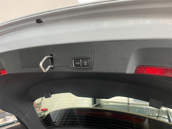 Porsche Taycan Sport Turismo 26 of 30