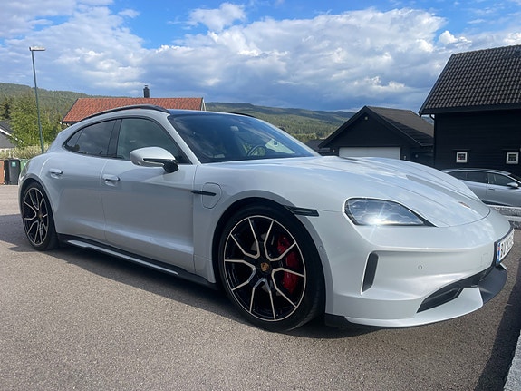 Porsche Taycan Sport Turismo 29 of 30