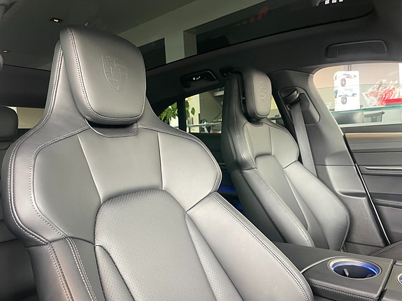 Porsche Taycan Sport Turismo 14 of 30