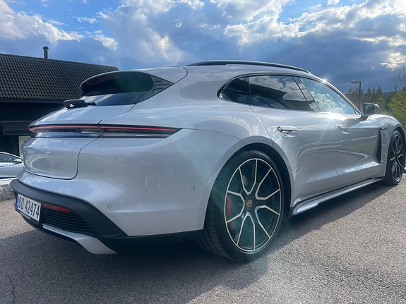 Porsche Taycan Sport Turismo 28 of 30