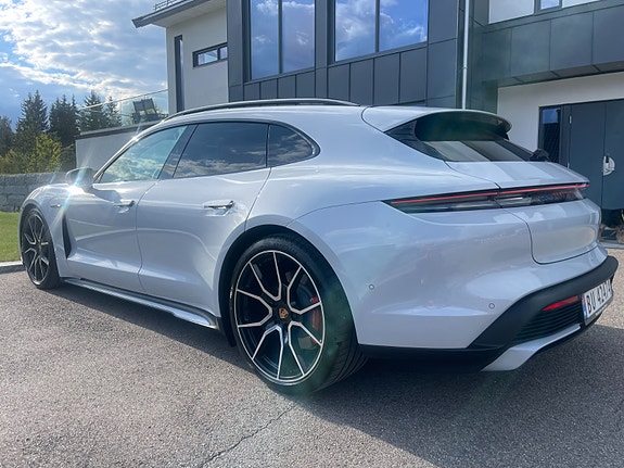 Porsche Taycan Sport Turismo 27 of 30