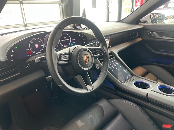 Porsche Taycan Sport Turismo 20 of 30