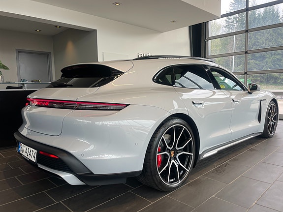 Porsche Taycan Sport Turismo 8 of 30