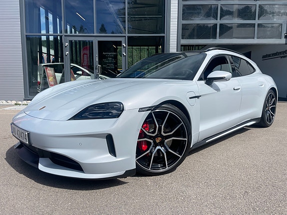 Porsche Taycan Sport Turismo 4 of 30