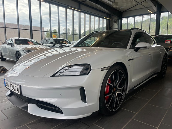 Porsche Taycan Sport Turismo 6 of 30