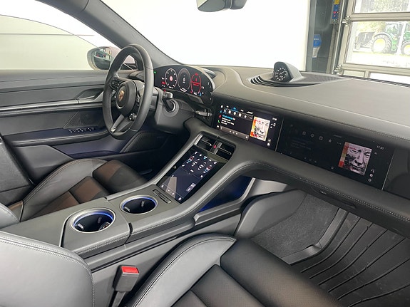 Porsche Taycan Sport Turismo 7 of 30