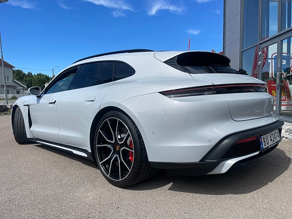 Porsche Taycan Sport Turismo 5 of 30