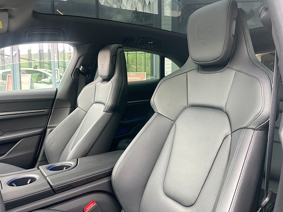 Porsche Taycan Sport Turismo 22 of 30