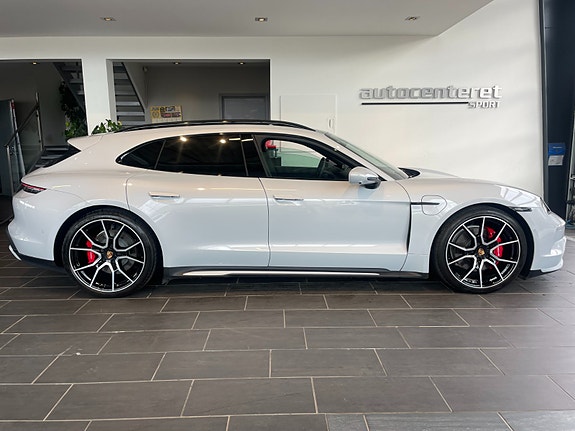 Porsche Taycan Sport Turismo 2 of 30