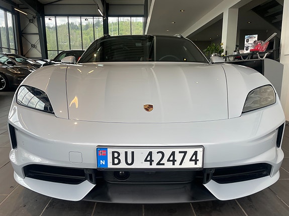 Porsche Taycan Sport Turismo 3 of 30