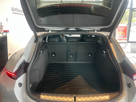 Porsche Taycan Sport Turismo 12 of 30