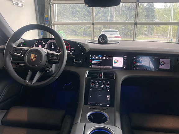 Porsche Taycan Sport Turismo 15 of 30