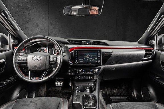 Toyota HiLux 15 of 29