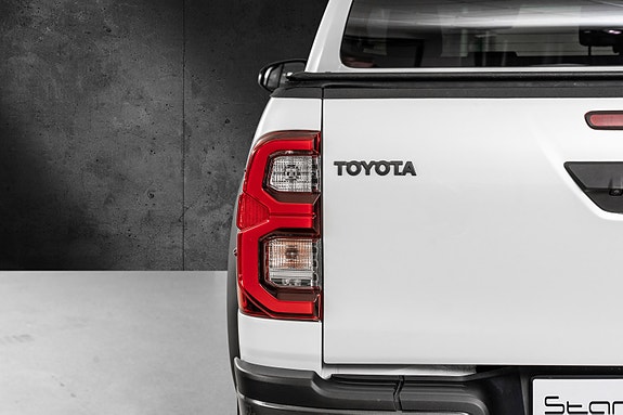 Toyota HiLux 9 of 29