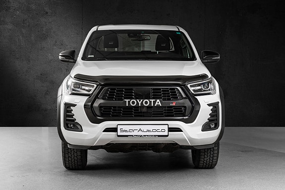 Toyota HiLux 3 of 29